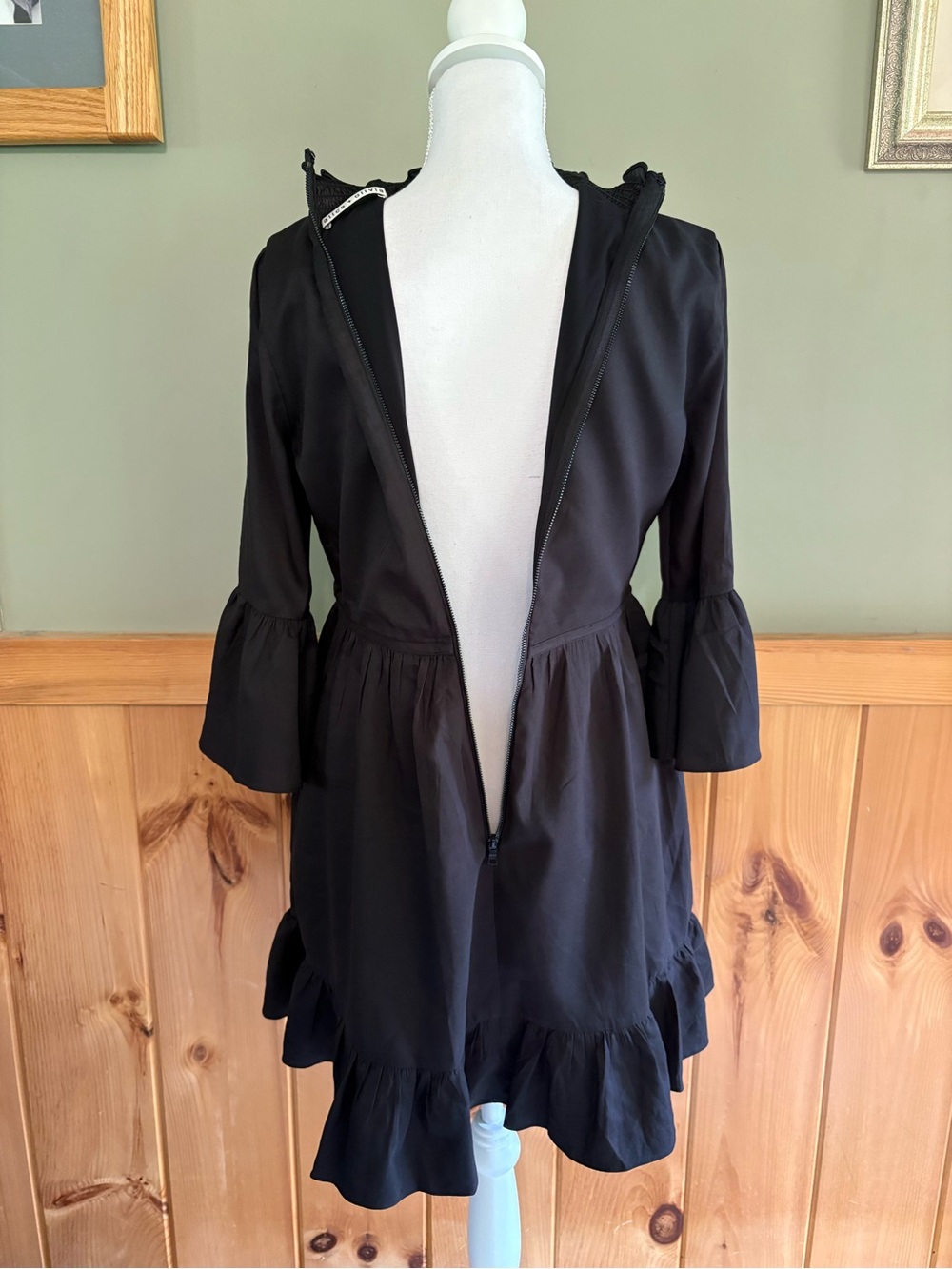Alice + Olivia Aislyn black mock-neck mini dress w/ flutter sleeves Size 8 - Picture 6 of 16
